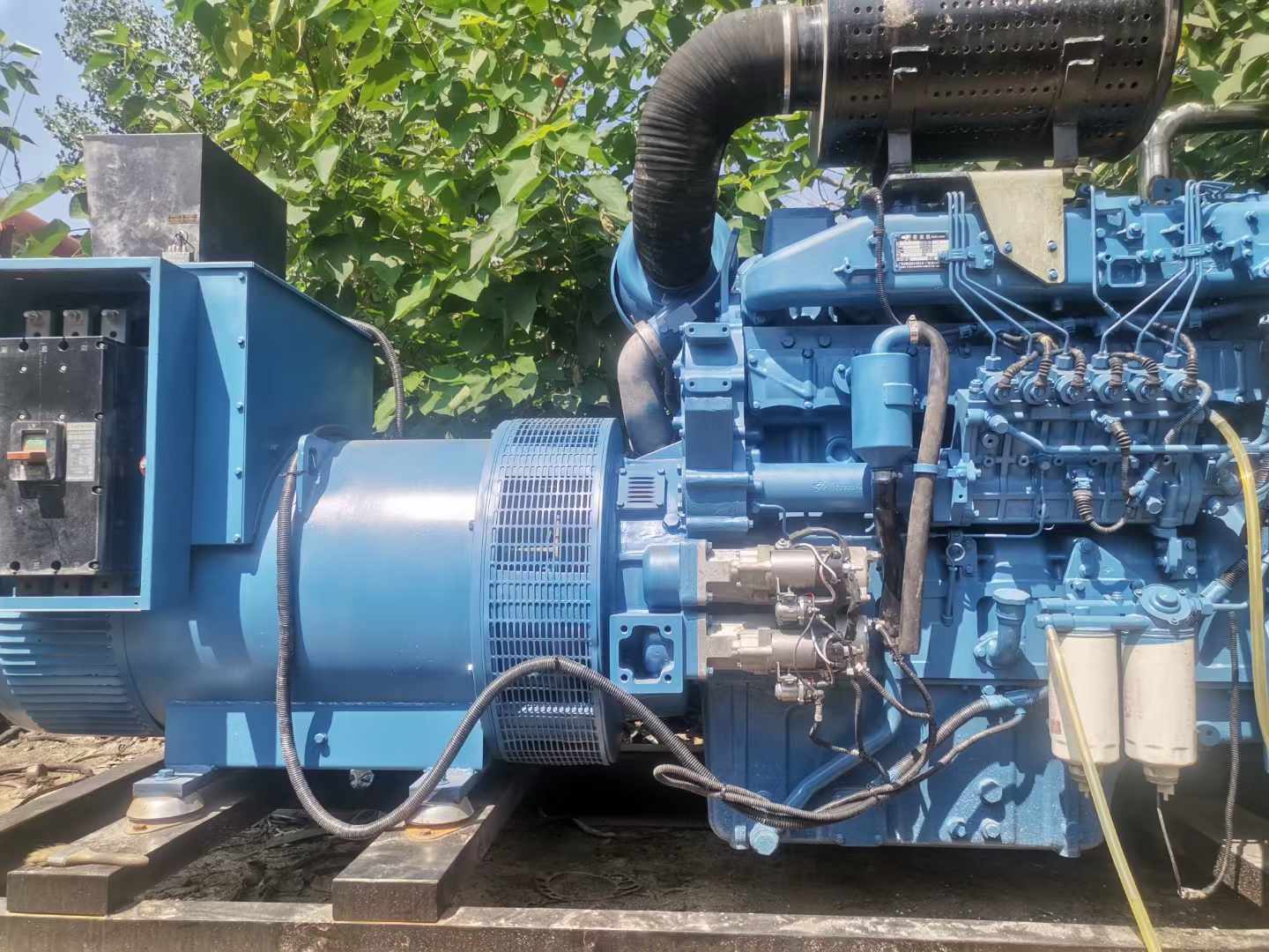 凤冈详细说明降低 800kW 柴油发电机输出电流波动的方法